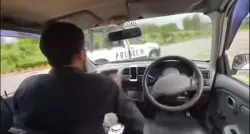 أول سيارة باكستانية ذاتية القيادة تقود صاحبها إلى الشرطة! (فيديو)